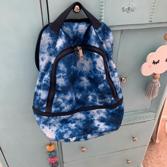 lululemon athletica Handbags - LULULEMON CITY ADVENTURER BACKPACK 17L BLUE TIE DYE BLUE/TRUE NAVY 💙